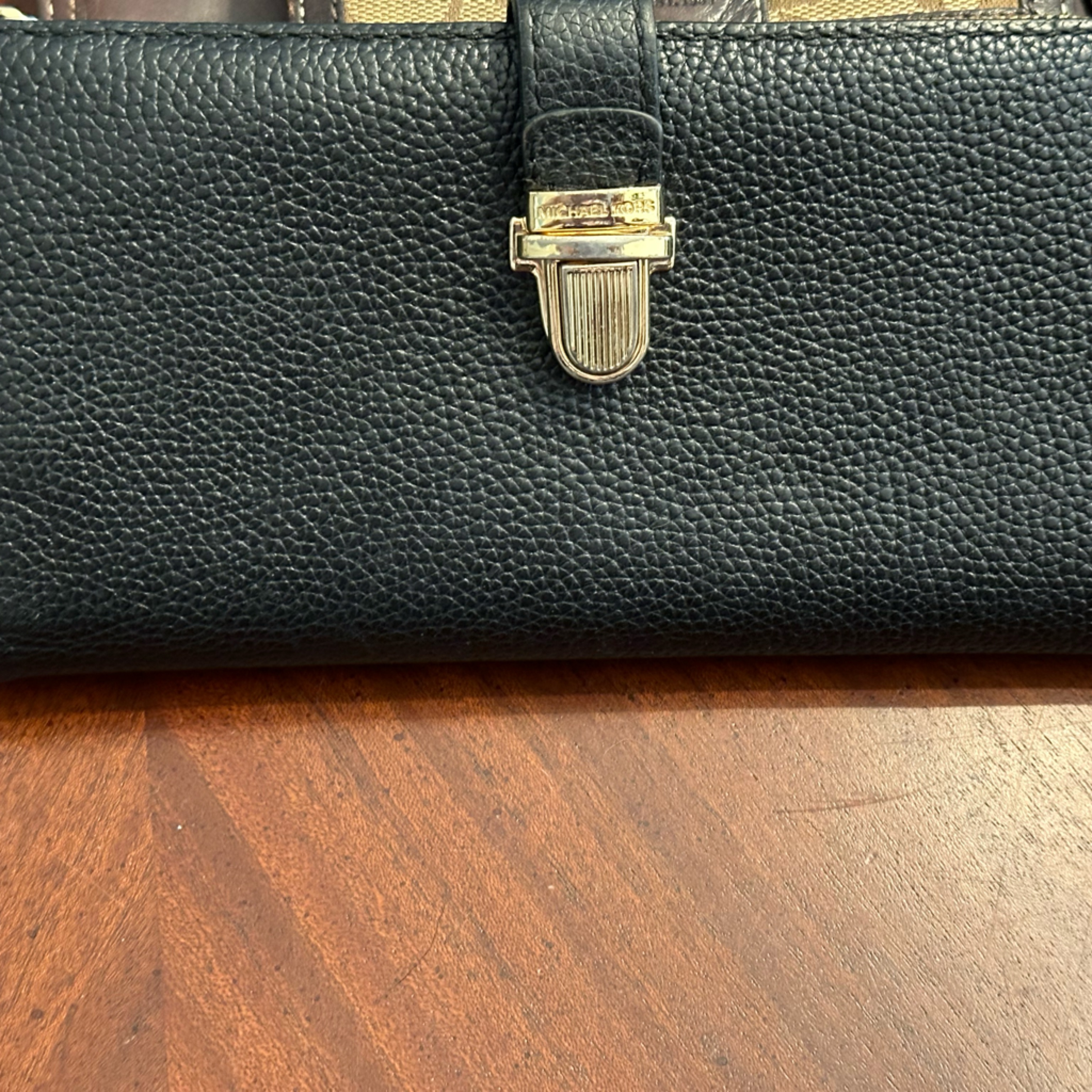 Michael Kors Wallet Previously Owned